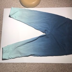 Yoga pants that go a little past your knees blue and light blue